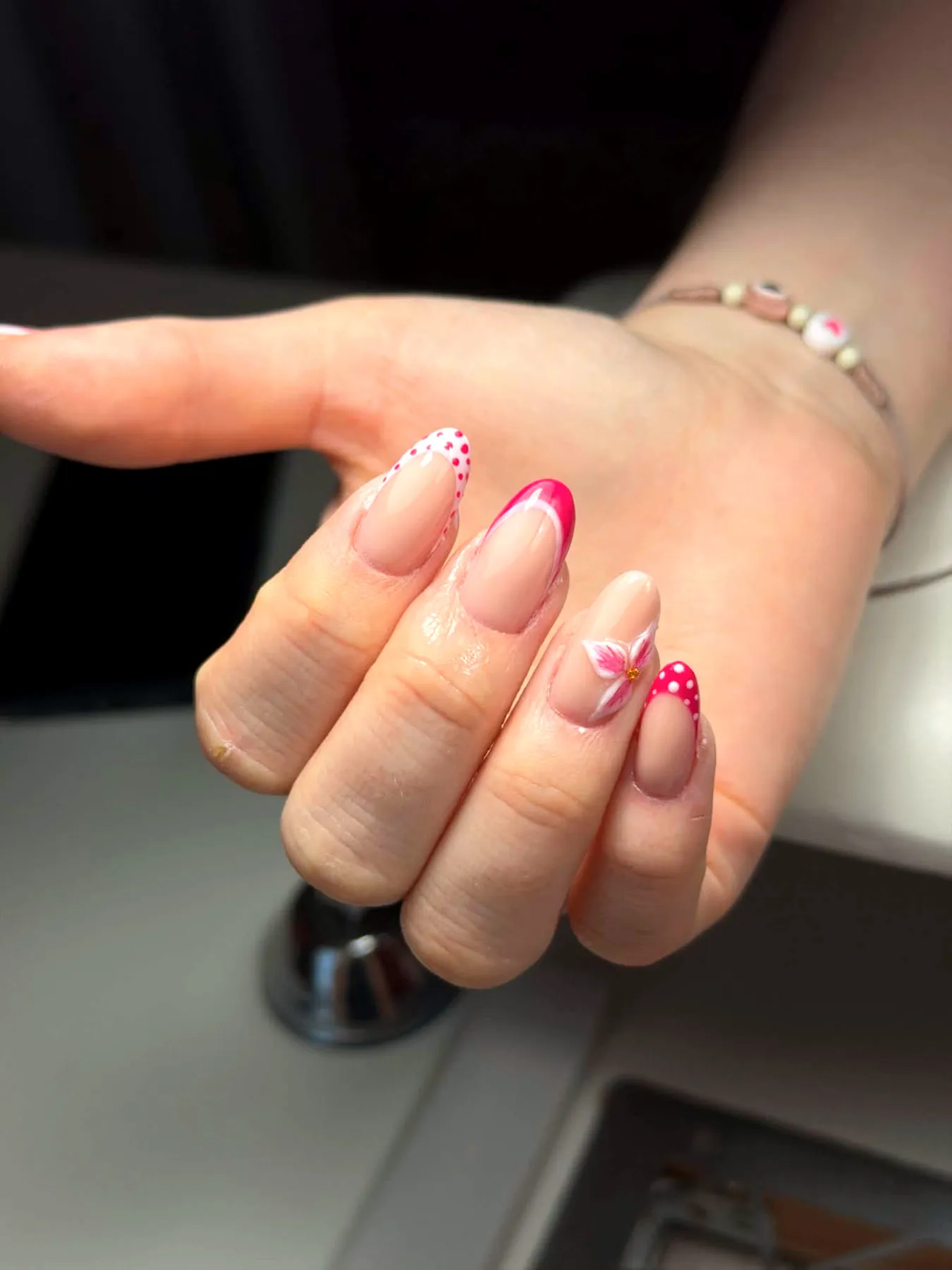 Réalisation les ongles — Louvéa