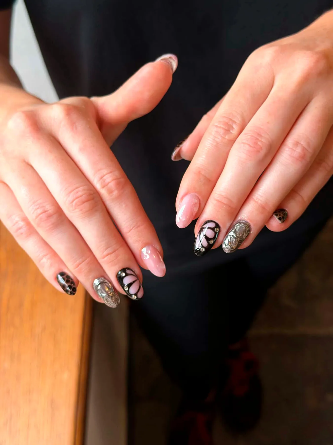 Réalisation ongles chez Louvéa — pose 17