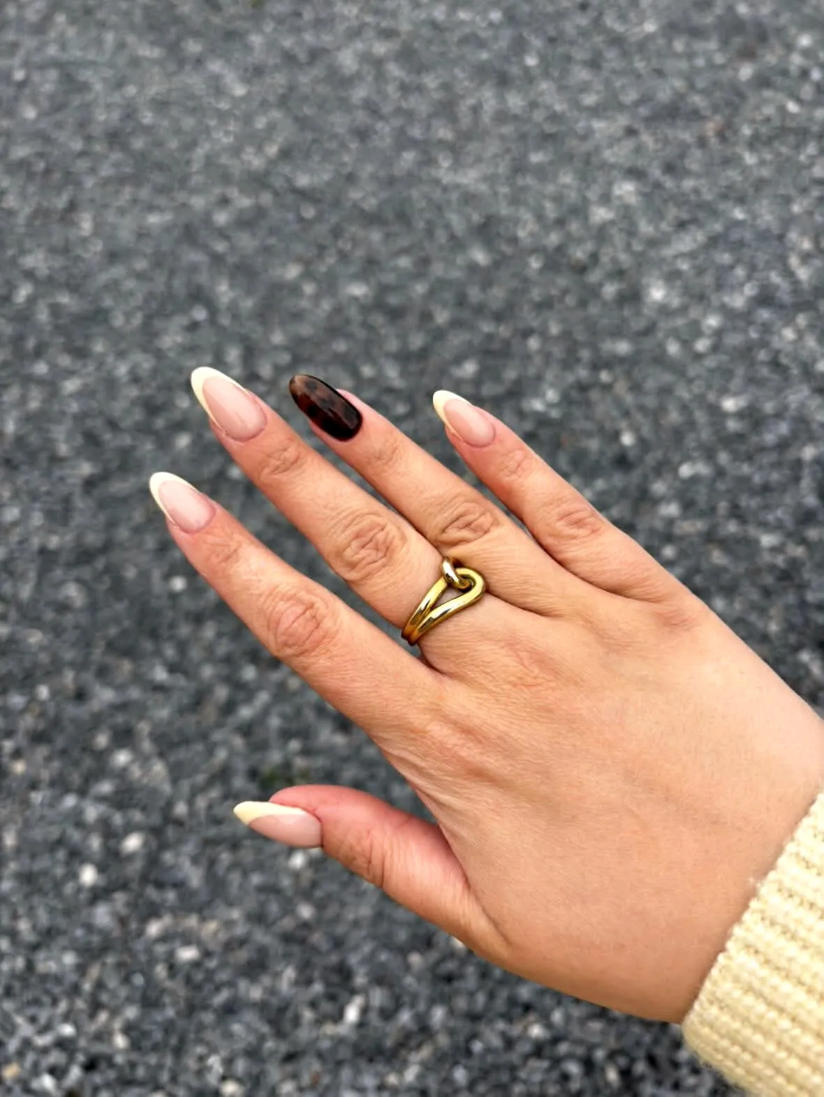 Réalisation ongles chez Louvéa — pose 35